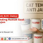Seorang wanita menunjukkan berbagai kaleng cat tembok di toko. Terdapat teks 'Cat Tembok Anti-Jamur Solusi Dinding Rumah Saat Musim Hujan' dan logo 'Pondok Keramik'. Terdapat juga ajakan untuk membaca artikel, informasi belanja online, dan situs web pondokkeramik.com.
