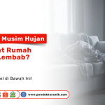 Ruang tamu rumah tropis dengan keramik tahan lembab saat musim hujan