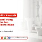 Tampilan interior kamar mandi putih yang bersih sebagai contoh tips memilih keramik kamar mandi yang tidak licin dan mudah dibersihkan