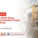 Seorang pelanggan sedang melihat koleksi display Keramik Motif Kayu: Keindahan Parket Tanpa Takut Rayap