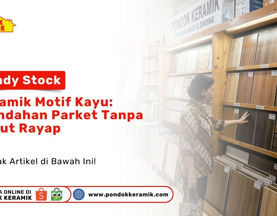 Seorang pelanggan sedang melihat koleksi display Keramik Motif Kayu: Keindahan Parket Tanpa Takut Rayap