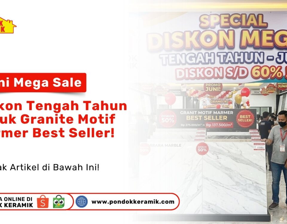 Sepasang konsumen melihat sampel ubin diskon 50% pada acara Juni Mega Sale Granite motif marmer best seller di Toko Pondok Keramik