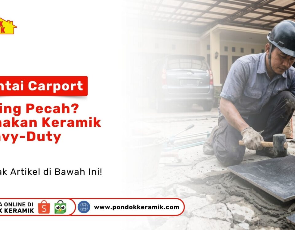 Seorang tukang sedang memasang kepingan tebal Keramik Carport Heavy Duty warna hitam menggunakan palu karet di Toko Pondok Keramik