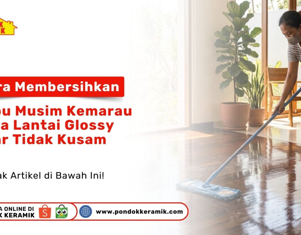 Seorang ibu sedang mempraktikkan teknik Membersihkan Lantai Glossy Kusam memakai kain pel mikrofiber di ruang tamu Pondok Keramik